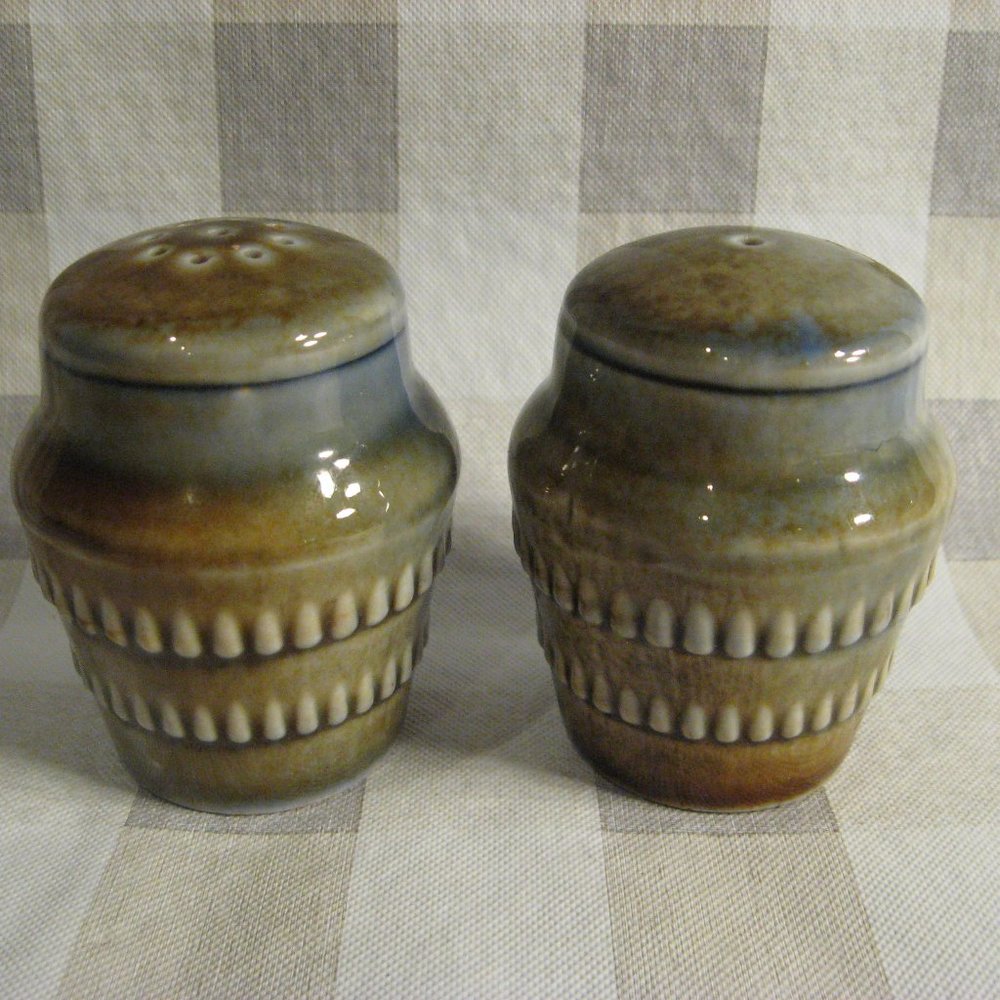 IRISH PORCELAIN SALT & PEPPER SET